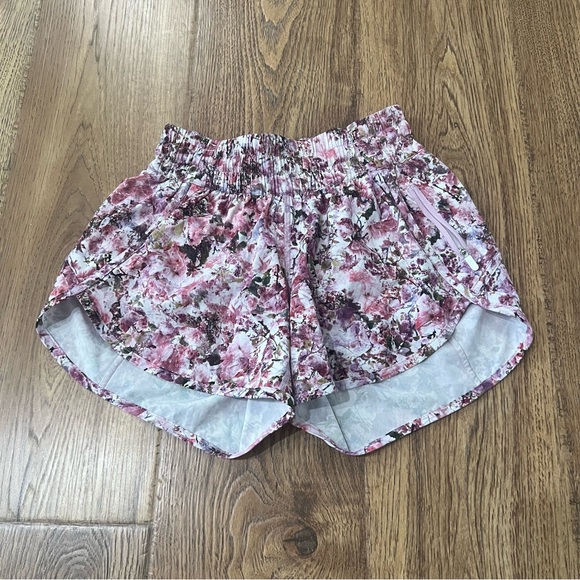 Lululemon Tracker Short V 4" Blossom Spritz Multi - Picture 1 of 6